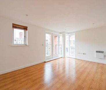2 bedroom mews to rent - Photo 3