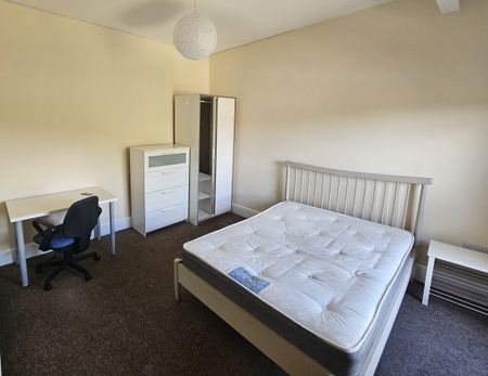 9 Bed student house in Fallowfield - Photo 5