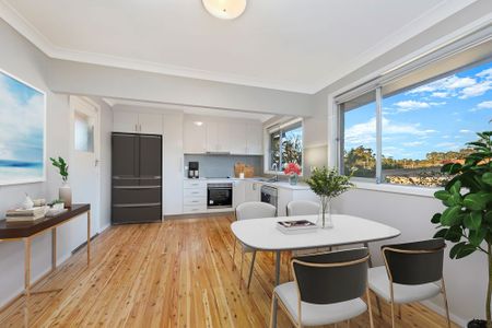 Renovated Family Home in Heart of Galston - Walk to Everything! - Photo 4