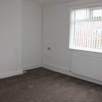 3 bedroom property to rent in Wingate - Photo 1