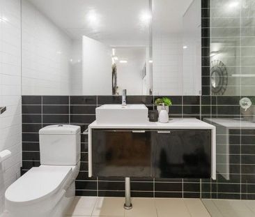 FULLY FURNISHED@CODE APARTMENTS - Photo 1