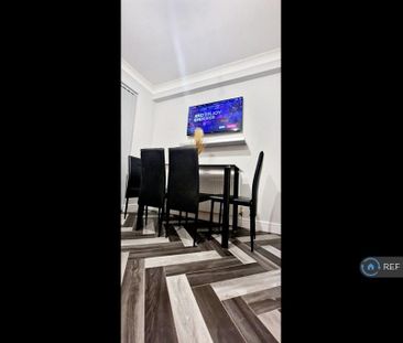 4 bedroom end of terrace house to rent - Photo 1