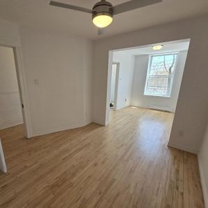 Beau 4½ tranquille et rénové dans Rosemont-La-Petite-Patrie, 1415$/mois. Avec terrasse, près du Plateau et de la piste cyclable. - Photo 2