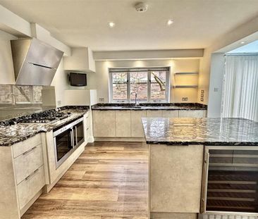 4 bedroom semi-detached house to rent - Photo 5