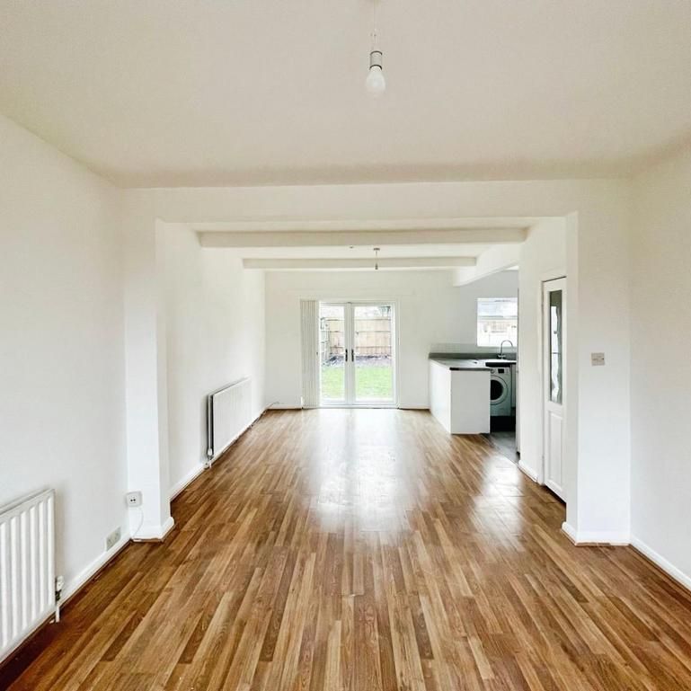 3 bedroom semi-detached house to rent - Photo 1