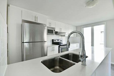 Spacious Navaho Terrace Homes in West Ottawa - Photo 3