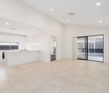 Move-in ready home in neighbourhood - Photo 5