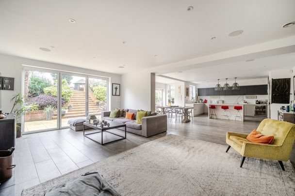 5 bedroom detached house to rent - Photo 1