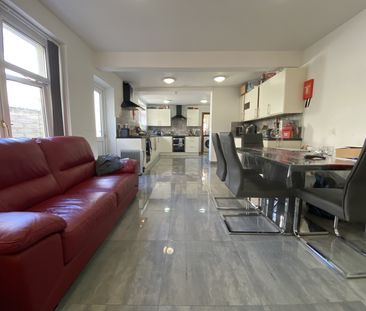 Richmond Road, Roath - Photo 1