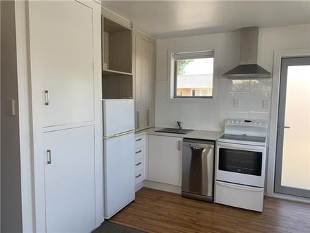 3/34 Bristol Street , St Albans, Christchurch City - Renovated Warm Two Bedroom Unit with Off Street Parking - Photo 5