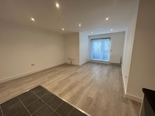 Modern 2-Bedroom, 2-Bathroom Student Apartment in Portswood, Southampton - Photo 1