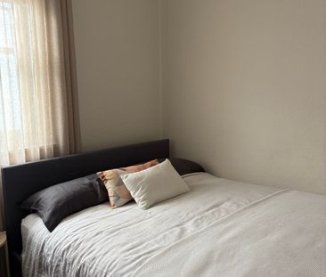 St Kilda West - Photo 4