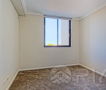 Modern one bed room apartment in the heart of Parramatta - Photo 1