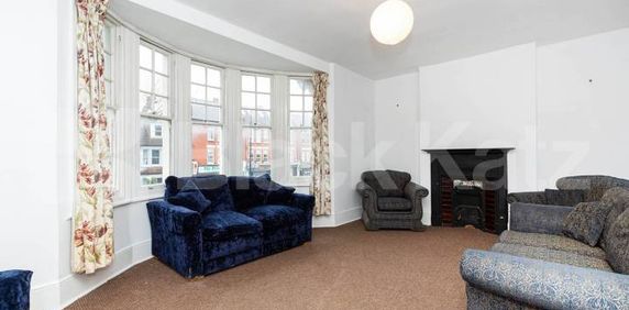 2 bedroom located only a short walk to Crouch End Broadway - Photo 2