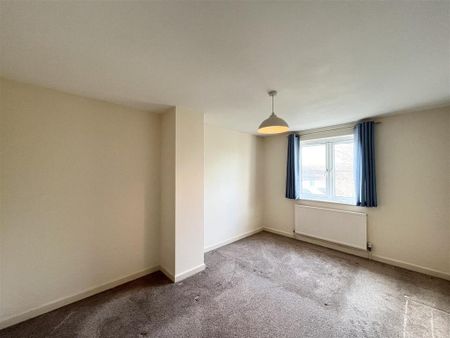 3 bedroom end of terrace house to rent - Photo 2