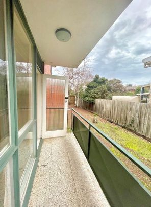 2/100 Murrumbeena Road, Murrumbeena - Photo 1