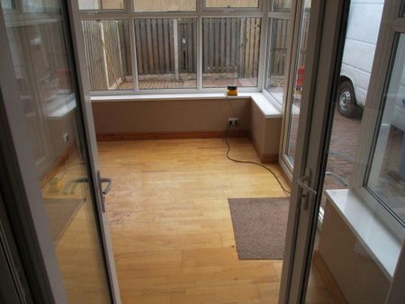 3 bedroom terraced house to rent - Photo 2