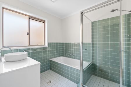 Refreshed Three‑Bedroom House in Prime Yarralumla! - Photo 4