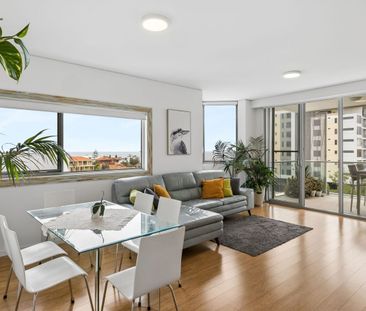 Stunning Fully Furnished Apartment with Sweeping Ocean Views - Photo 2