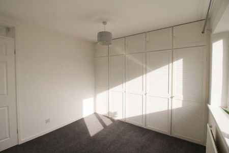 2 bedroom end of terrace house to rent - Photo 4
