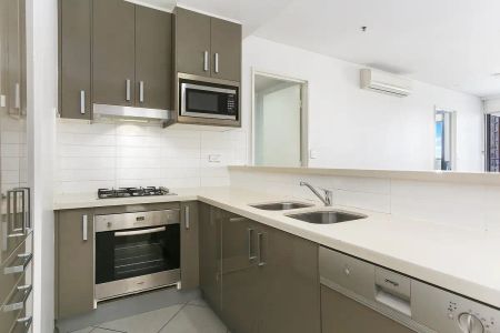 “Beautiful Two Bedroom Apartment in the Heart of the City” - Photo 3