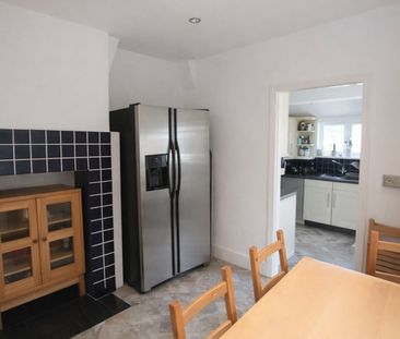 Room in a Shared House, Quicks Road, SW19 - Photo 3