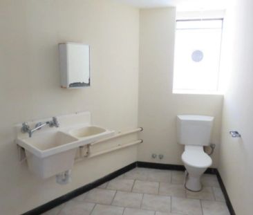 Unfurnished 2 bedroom Unit - Photo 6