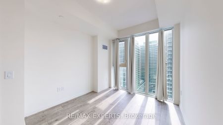 For Lease - 9000 Jane Street Unit# 2015, Vaughan, Ontario - Photo 3