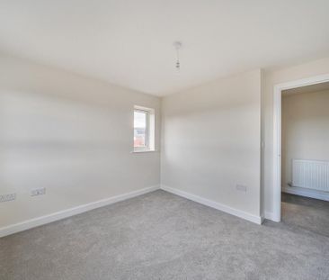 4 bedroom semi-detached house to rent - Photo 4