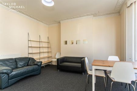 4 bedroom terraced house to rent - Photo 2