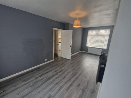 3 bedroom semi-detached house to rent - Photo 2