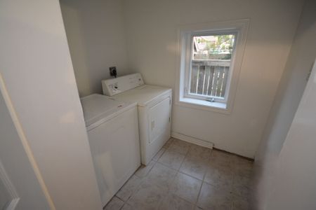 For Lease - 8 West Street, Brampton, Ontario - Photo 4