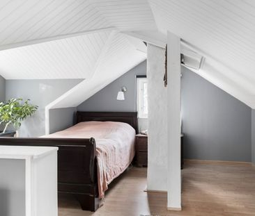 Mysig villa i vacker miljö i Gunnilse med stor tomt och två altaner! - Foto 2