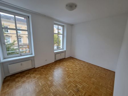 Toller Ausblick! ...direkt auf die Ringstraße! - Photo 4