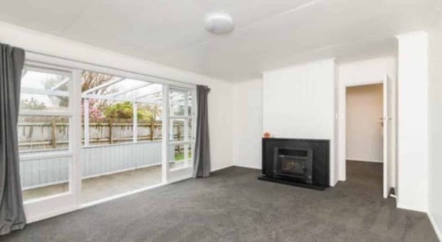 Feilding Flair - Chic, Updated Home with Unmatched Appeal! - Photo 1