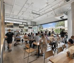 Resort Style Two Bedroom with Harbour Bridge Views - Photo 4