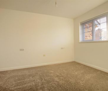 3 bedroom end of terrace house to rent - Photo 3