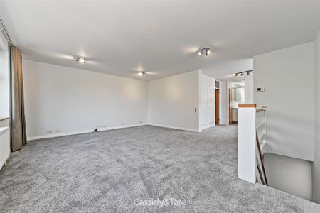 4 bedroom detached house to rent - Photo 2