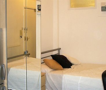 Flat 2, 26 Kelso Road, LS2 9PR, Leeds - Photo 1