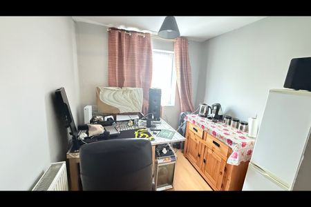 4 Bed Semi-Detached House, Mitcham Road, CR0 - Photo 5