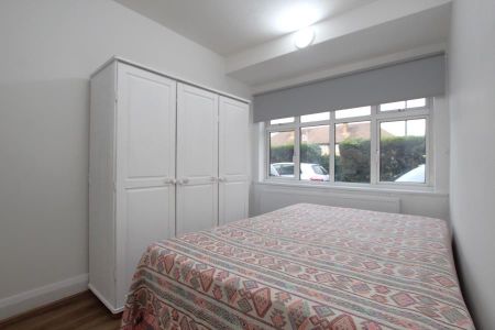 3 bedroom flat to rent - Photo 3