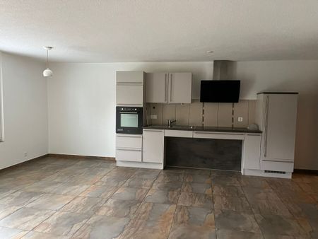 Très belle attique de 3,5 pièces en location à Bassecourt - Photo 2