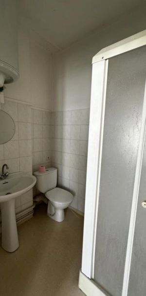 VILLENEUVE SUR LOT, studio au 2ème étage à proximité de l'IF - Photo 1