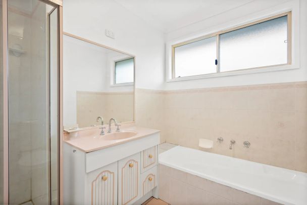 Sunlit Coastal Townhouse in a Quiet Boutique Setting - Photo 1