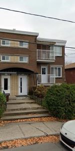 Libre imm 4.5 Rénové demi-sous sol 3plex 2 chambres (13×10 et 8x8) @ Vieux Longueuil - Photo 3