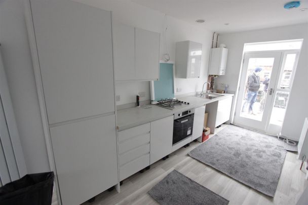 1 bedroom Flat To Let - Photo 1