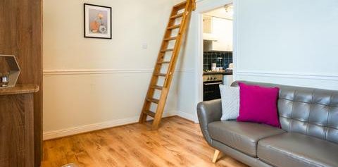 Flat 7, 2 VICTORIA TERRACE Leeds - LS3 1BX - Photo 2