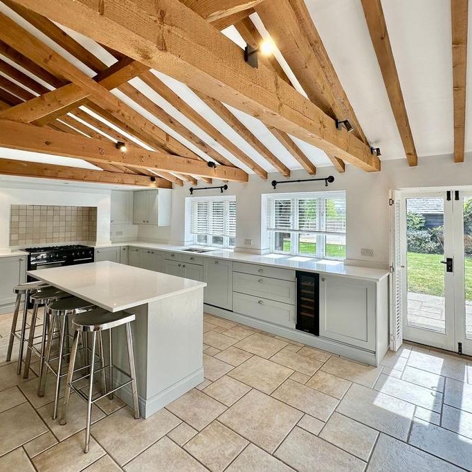 6 bedroom detached house to rent - Photo 1