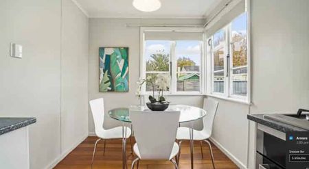 Family Friendly in Hamilton East - Photo 2