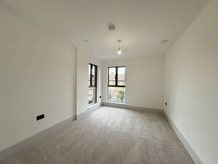 2 bedroom flat in 5-9 Station Road - Photo 2